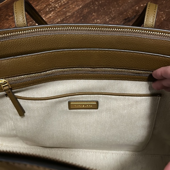 Tory Burch Robinson Pebbled Tote - Picture 11 of 16